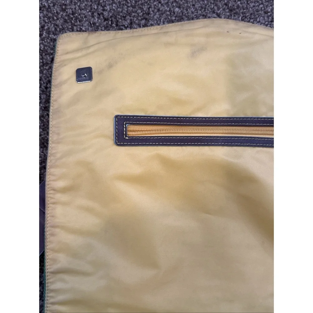 Plank Canvas Kelly Green Messenger Bag Magnet, Buckle, Zip And Snap Closure.Yoga